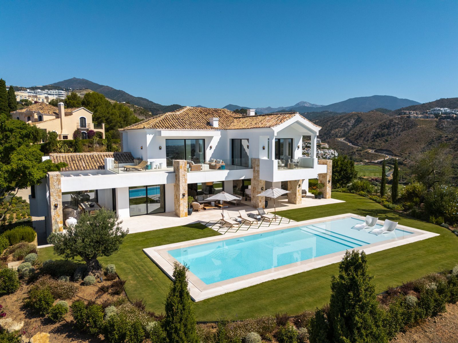 8 Bed Detached Villa in Benahavís w Benahavís — Willa