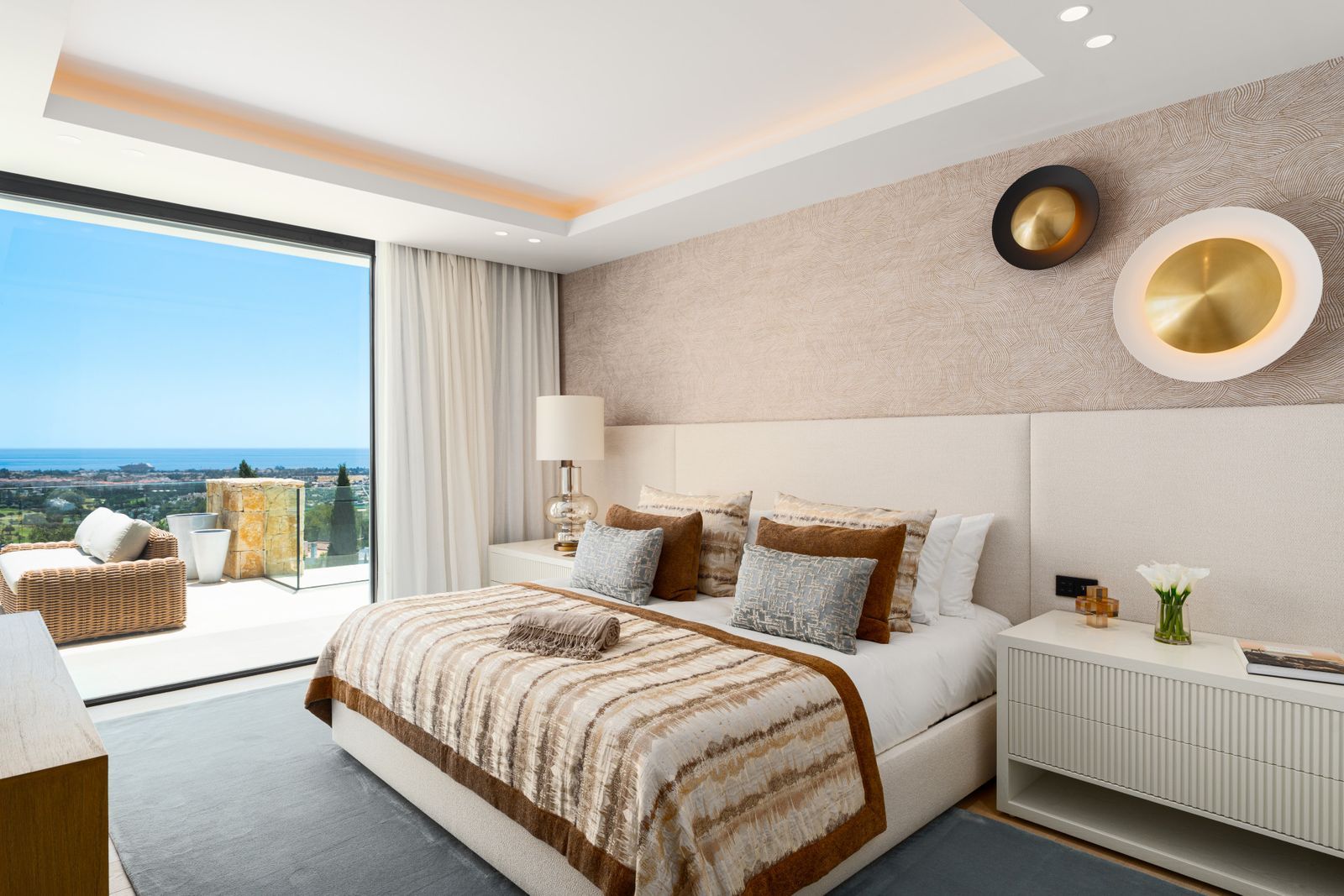 02 luxury bedroom ocean view
