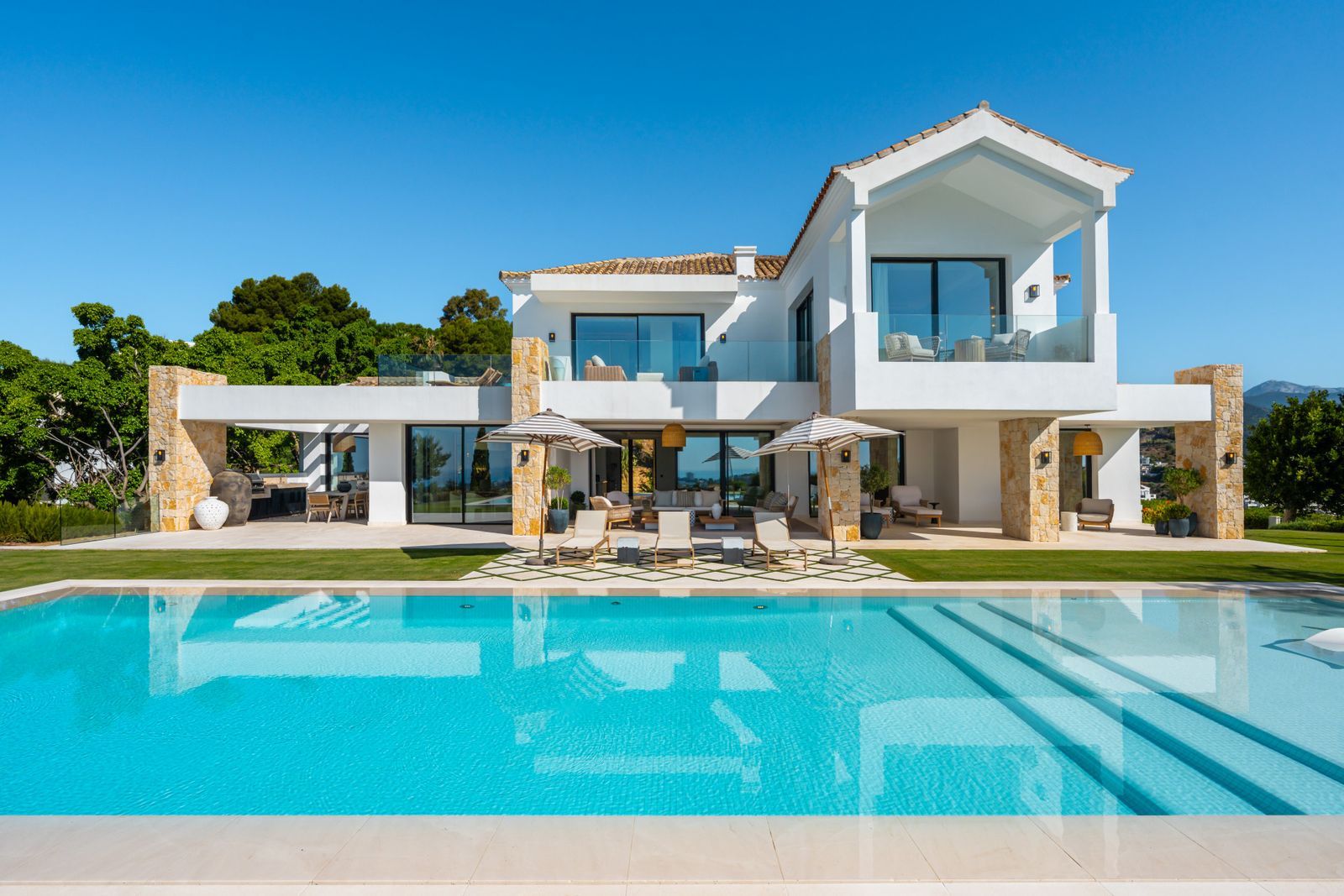 08 modern luxury pool villa